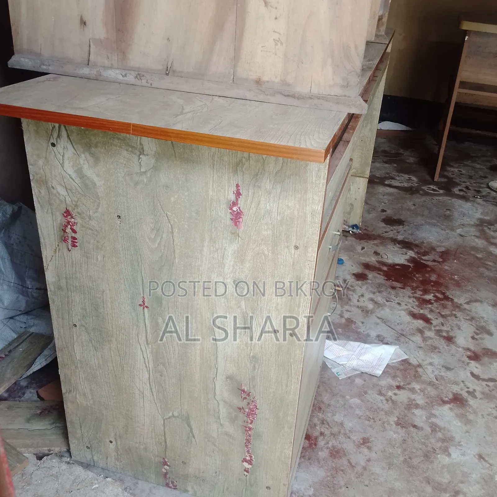 ব্যবসা প্রতিষ্ঠানের জন্য কম্পিউটারের টেবিল বক্স