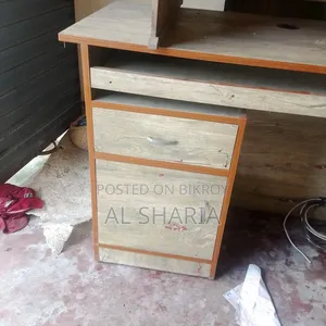 ব্যবসা প্রতিষ্ঠানের জন্য কম্পিউটারের টেবিল বক্স