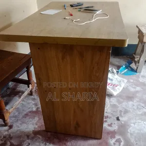ব্যবসা প্রতিষ্ঠানের জন্য কম্পিউটারের টেবিল বক্স