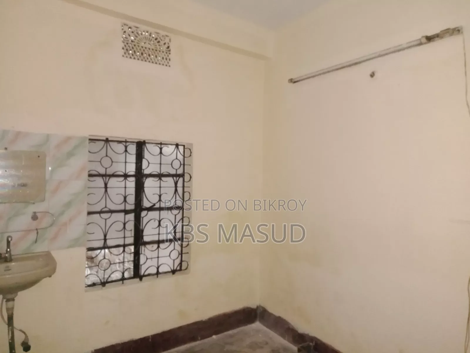 3 Bedroom Apartment in "Sadek Shaheber Bari", Double Mooring for rent