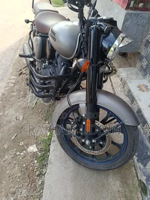 Royal Enfield Classic 350 2025 Silver