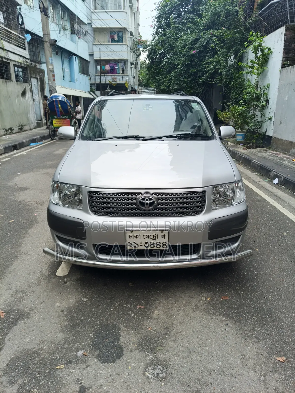 টয়োটা সাকসিড ২০০৩ রূপালী