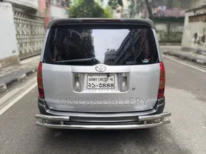 টয়োটা সাকসিড ২০০৩ রূপালী