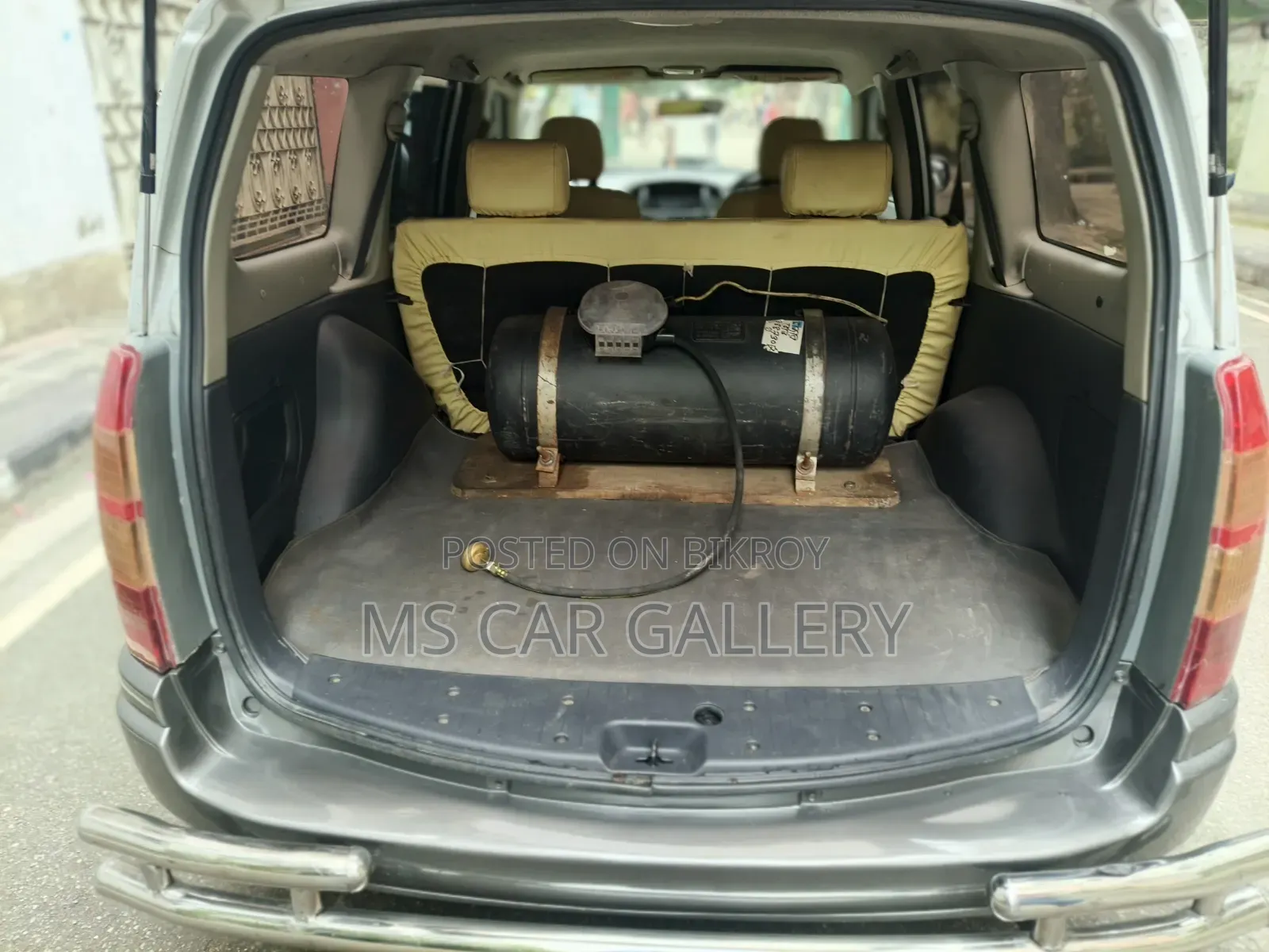 টয়োটা সাকসিড ২০০৩ রূপালী