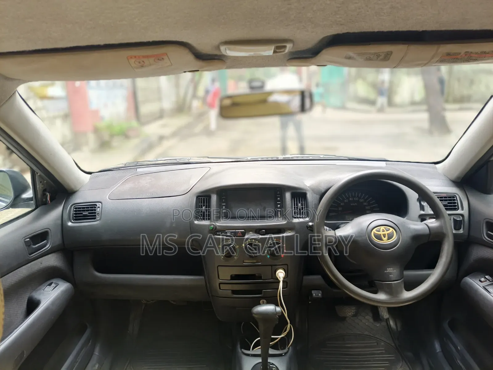 টয়োটা সাকসিড ২০০৩ রূপালী