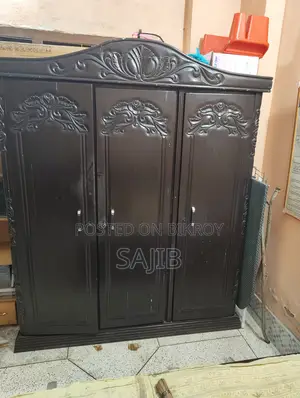 ৩ পাল্লা আলমিরা