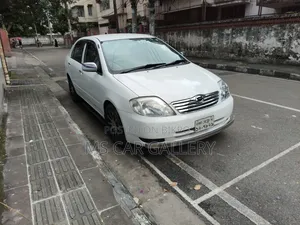 টয়োটা করোল্লা ২০০৩ সাদা