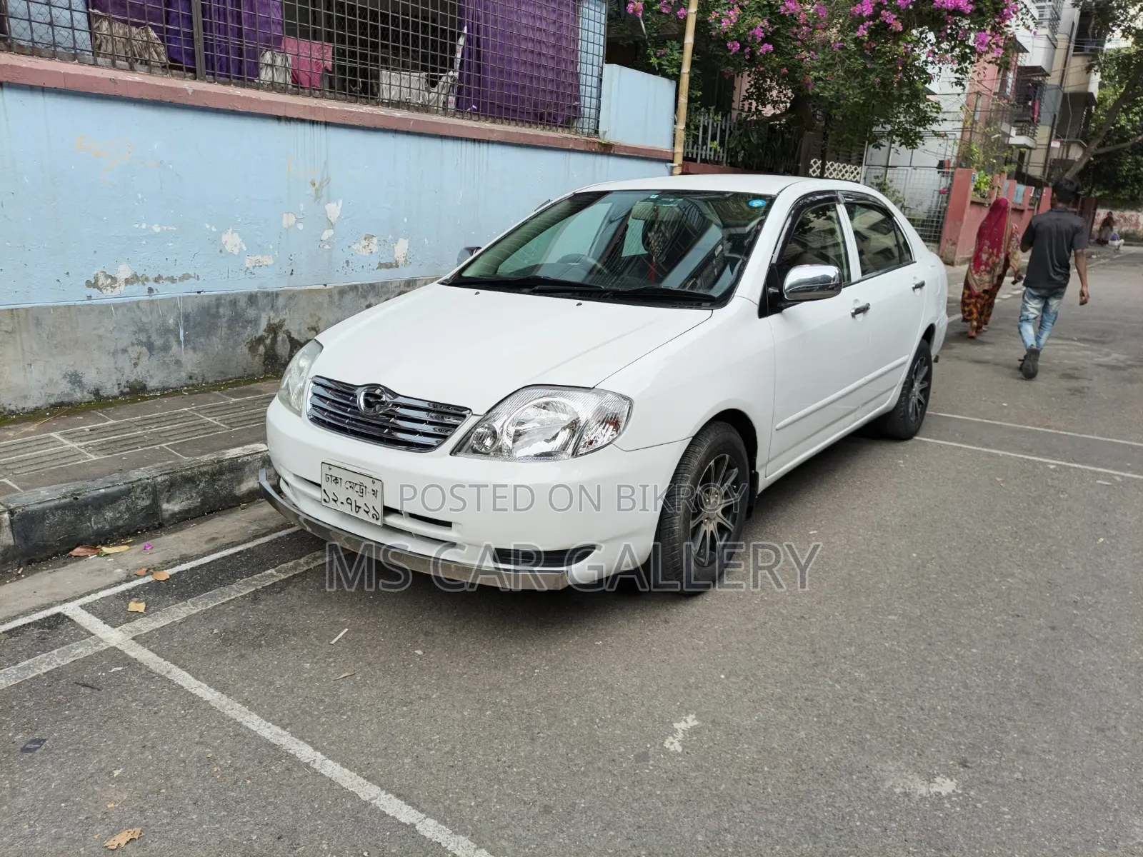 টয়োটা করোল্লা ২০০৩ সাদা
