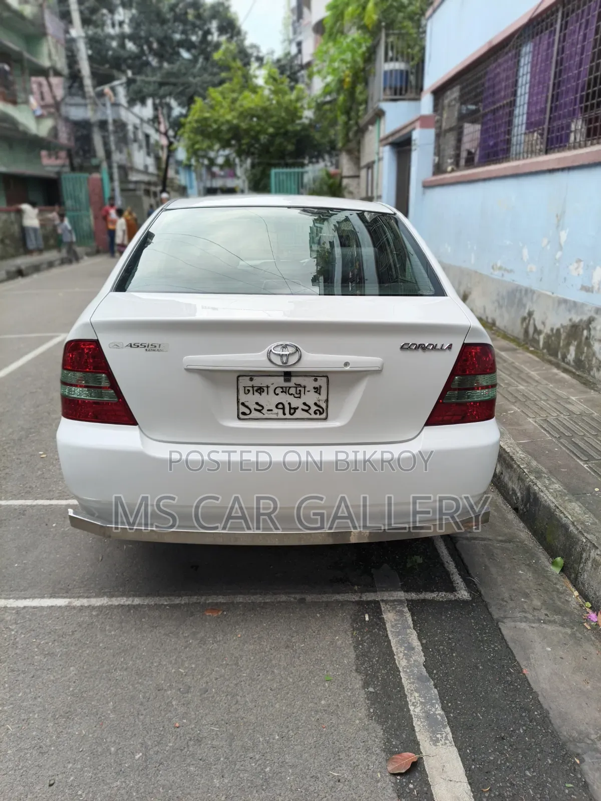 টয়োটা করোল্লা ২০০৩ সাদা