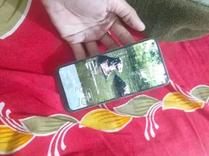 রিয়েলমি ৯ ১২৮ জিবি ইয়েলো
