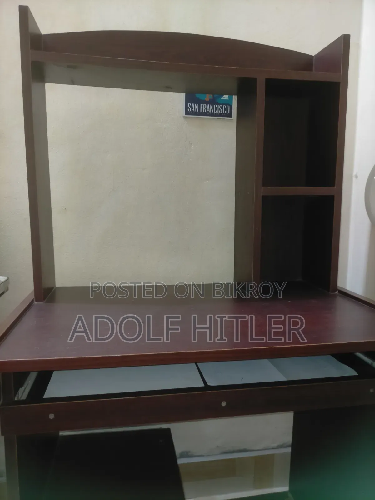 কম্পিউটার টেবিল এবং চেয়ার