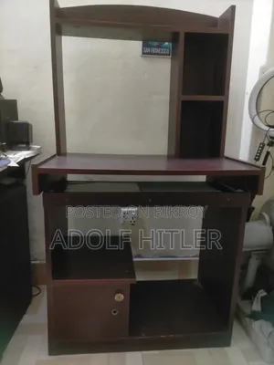 কম্পিউটার টেবিল এবং চেয়ার