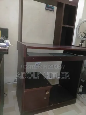 কম্পিউটার টেবিল এবং চেয়ার