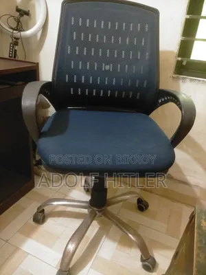 কম্পিউটার টেবিল এবং চেয়ার
