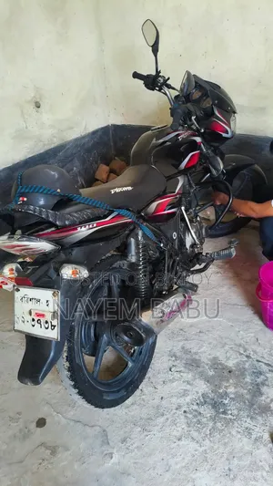 বাজাজ ডিসকভার ১০০ ২০১৫ ব্ল্যাক