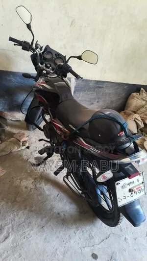 বাজাজ ডিসকভার ১০০ ২০১৫ ব্ল্যাক