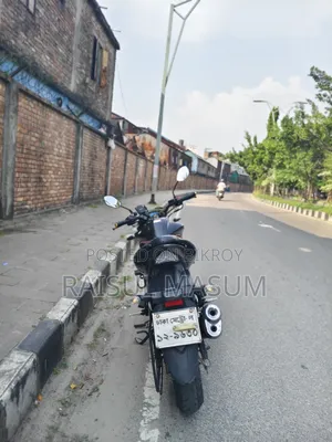 সুজুকি গিক্সার ২০২২ কালো