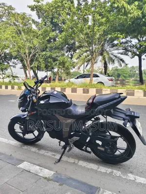 সুজুকি গিক্সার ২০২২ কালো