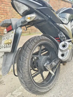 সুজুকি গিক্সার ২০২২ কালো