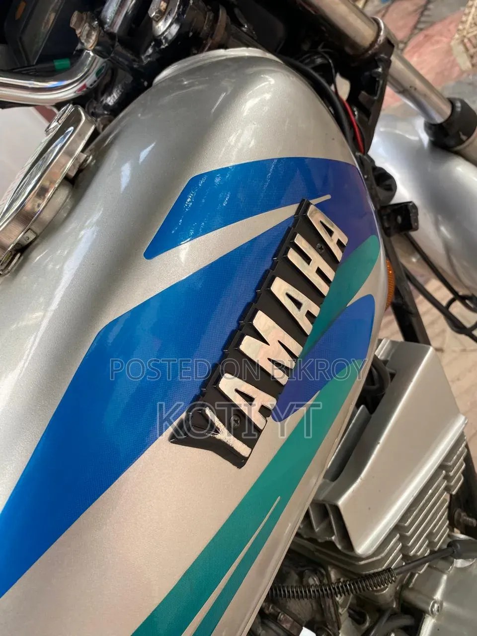 Yamaha 2002 Silver