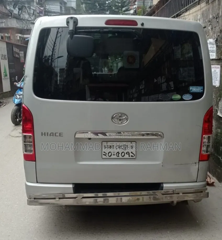 টয়োটা হায়েস ২০১৮ সিলভার