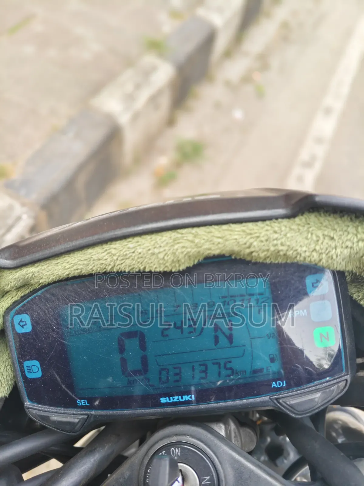 সুজুকি গিক্সার ২০২২ কালো