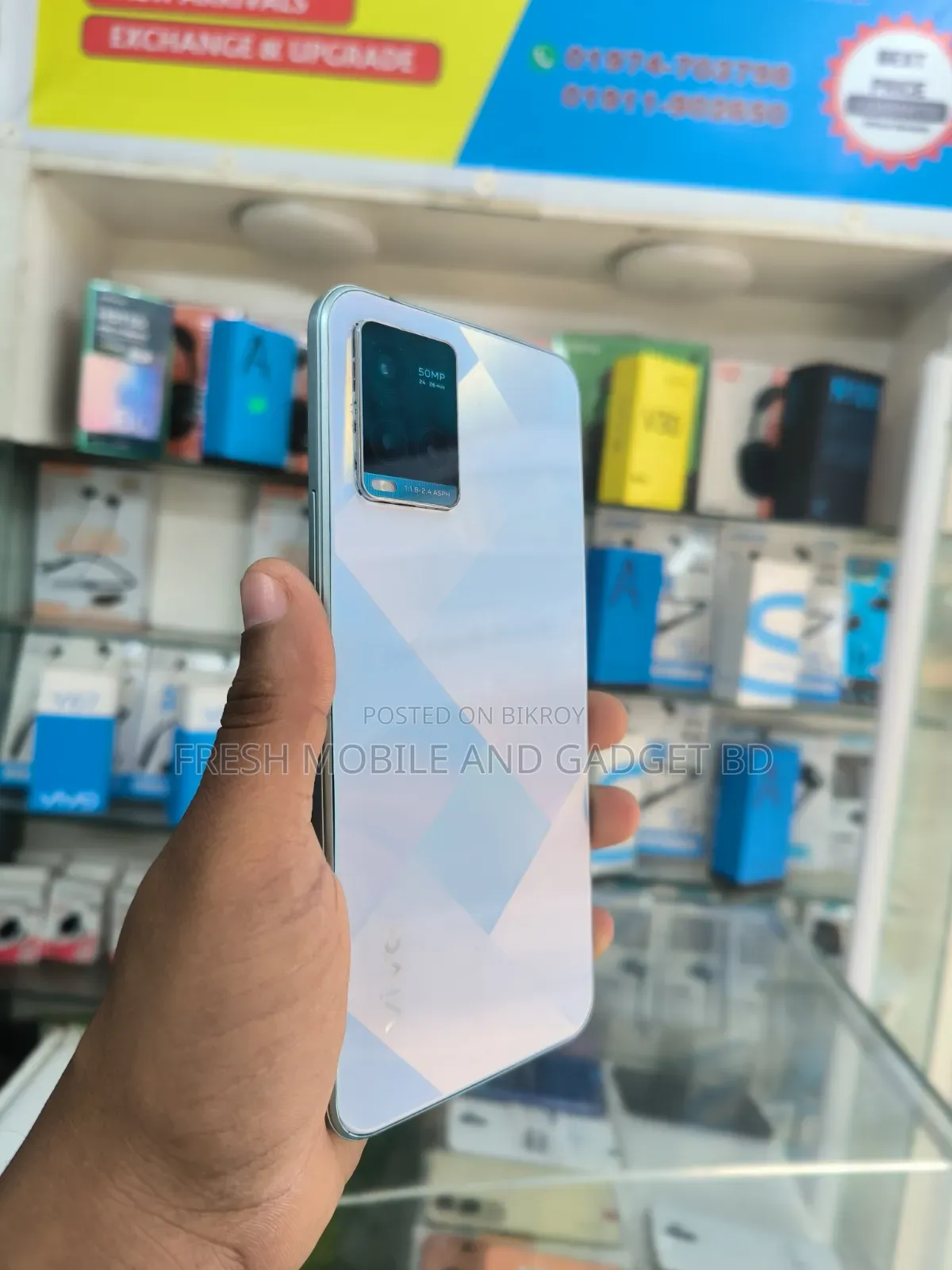 Vivo Y33s 128 GB Silver