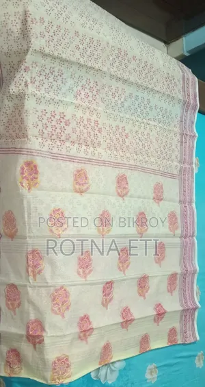 এলেগ্যান্ট হোয়াইট অ্যান্ড পিংক প্রিন্টেড শাড়ি | প্রিমিয়াম লুক