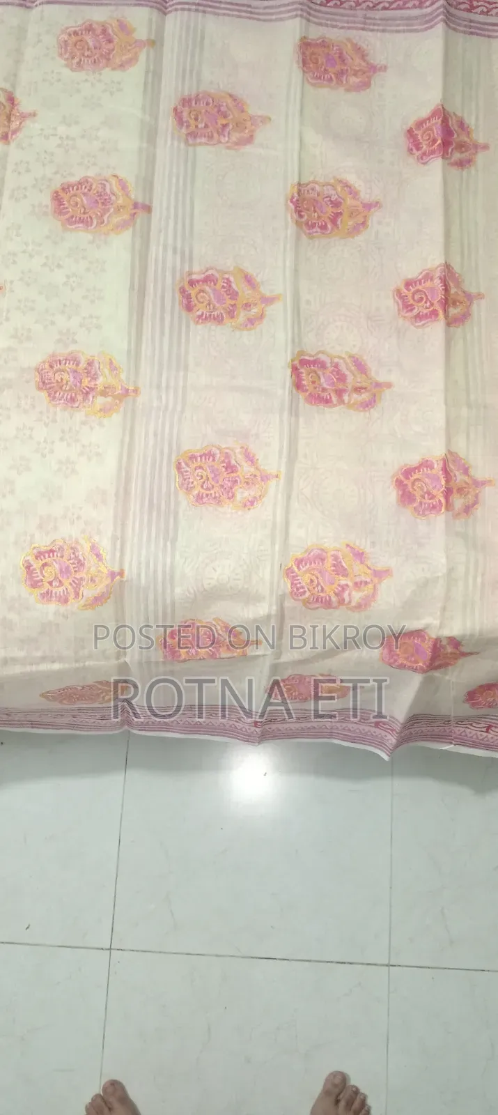 এলেগ্যান্ট হোয়াইট অ্যান্ড পিংক প্রিন্টেড শাড়ি | প্রিমিয়াম লুক