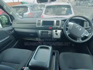 টয়োটা করোল্লা ২০২১ সিলভার