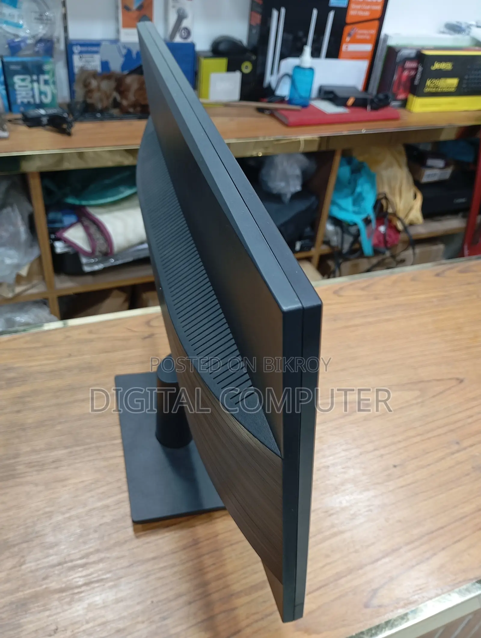 Dell 19" FHD Glossy Computer Monitor