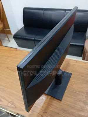Dell 19" FHD Glossy Computer Monitor