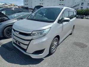 Toyota Noah 1.8 Front-Wheel Drive Hybrid (7 seater) 2021 Silver