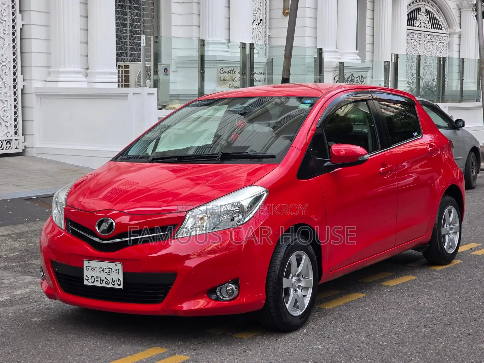 Toyota Vitz 1.3 Front Wheel Drive 5dr 2011 Red