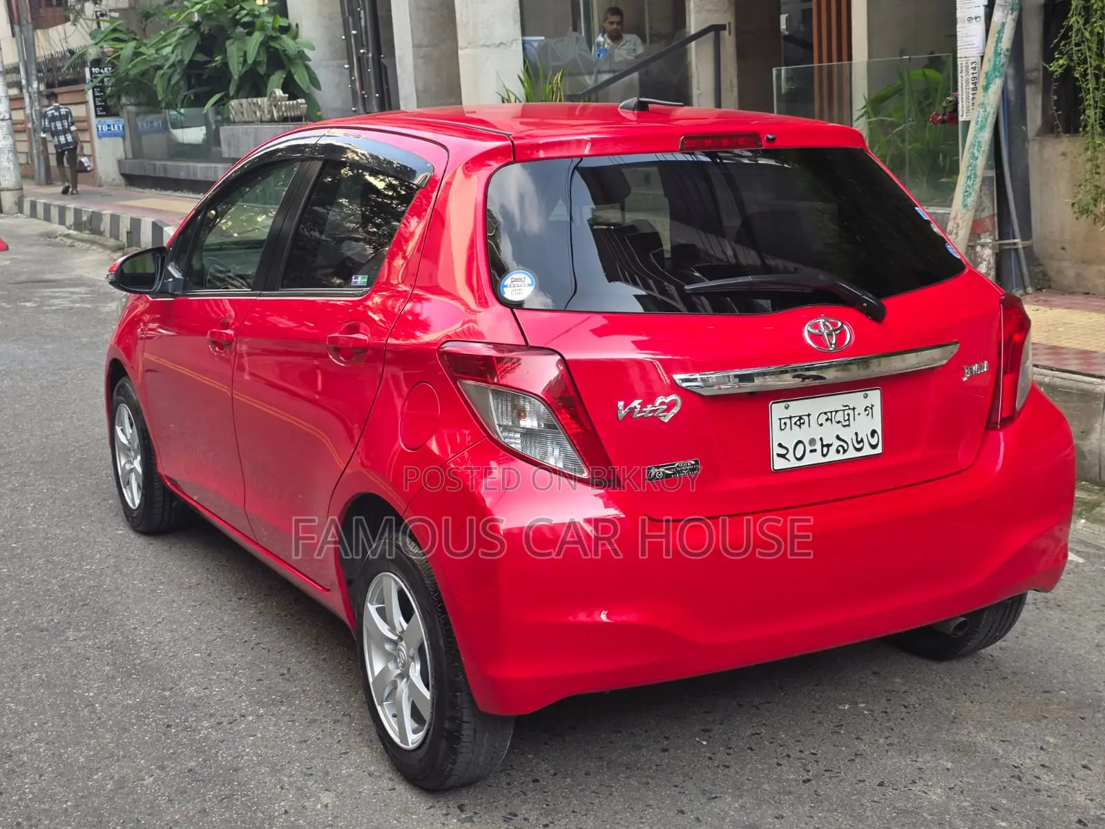 Toyota Vitz 1.3 Front Wheel Drive 5dr 2011 Red