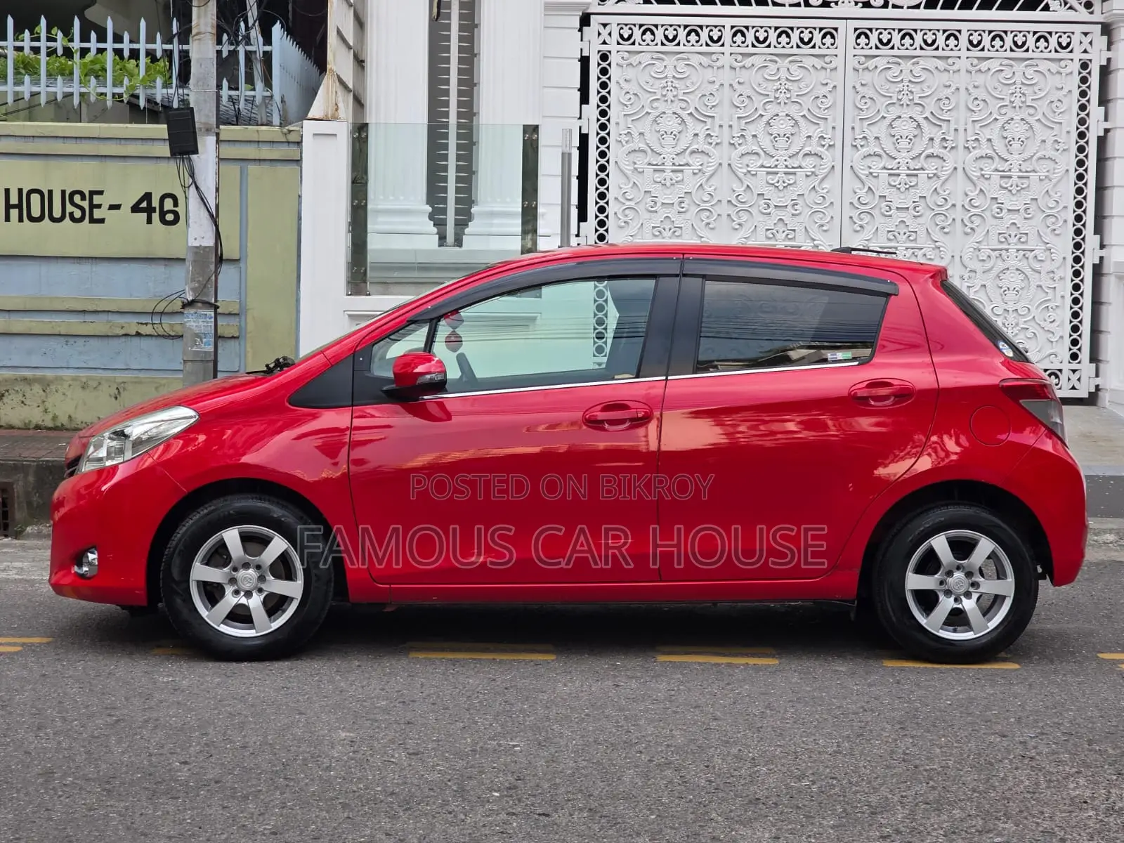 Toyota Vitz 1.3 Front Wheel Drive 5dr 2011 Red