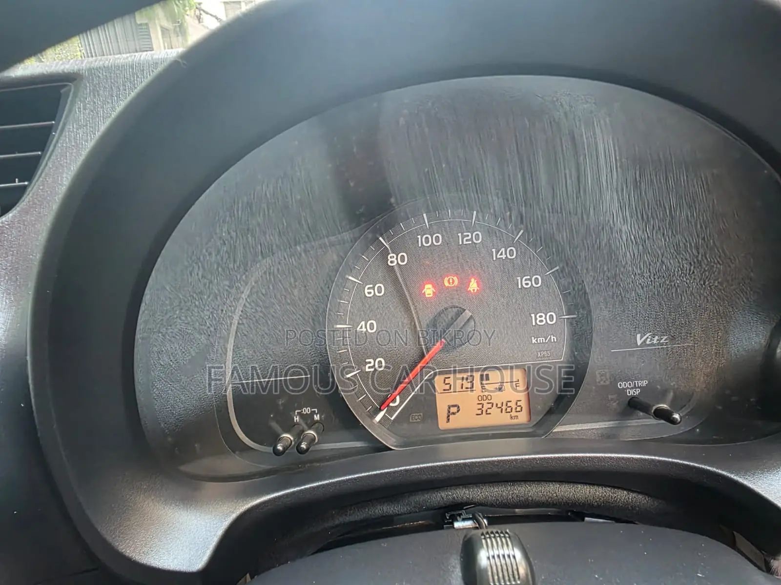 Toyota Vitz 1.3 Front Wheel Drive 5dr 2011 Red