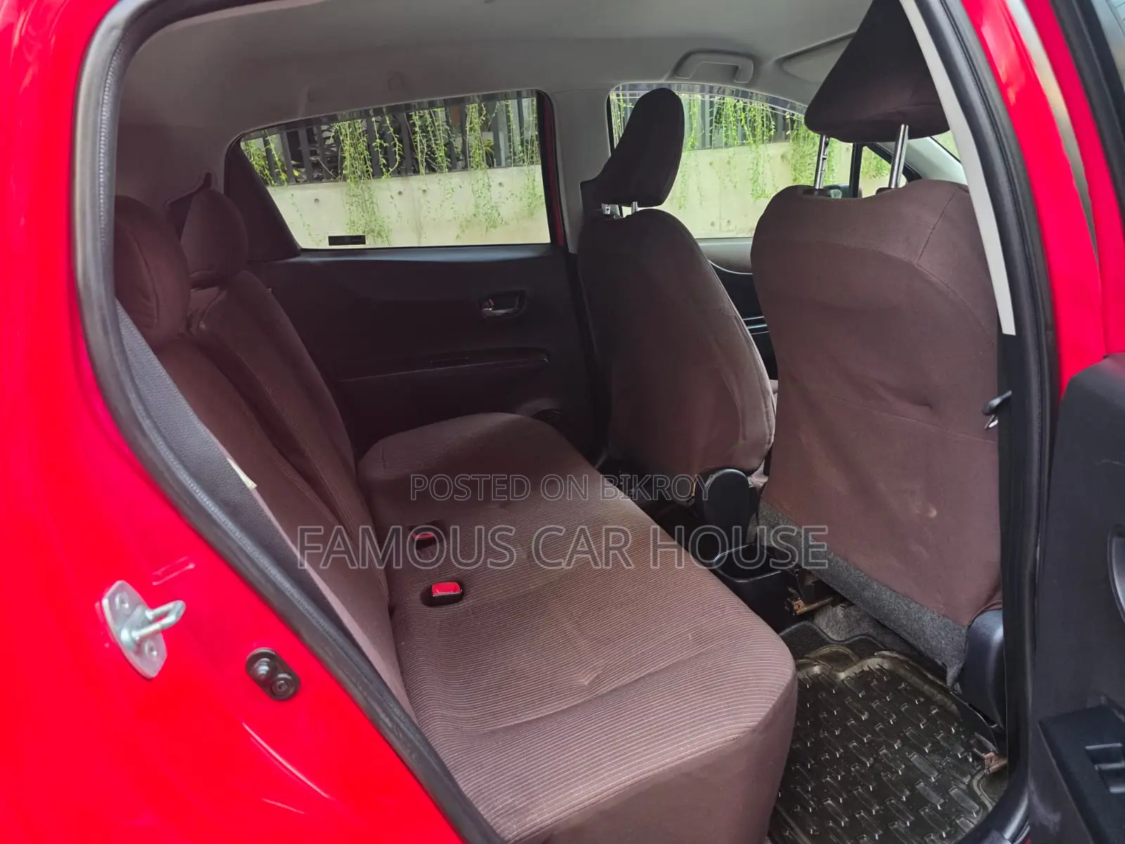 Toyota Vitz 1.3 Front Wheel Drive 5dr 2011 Red