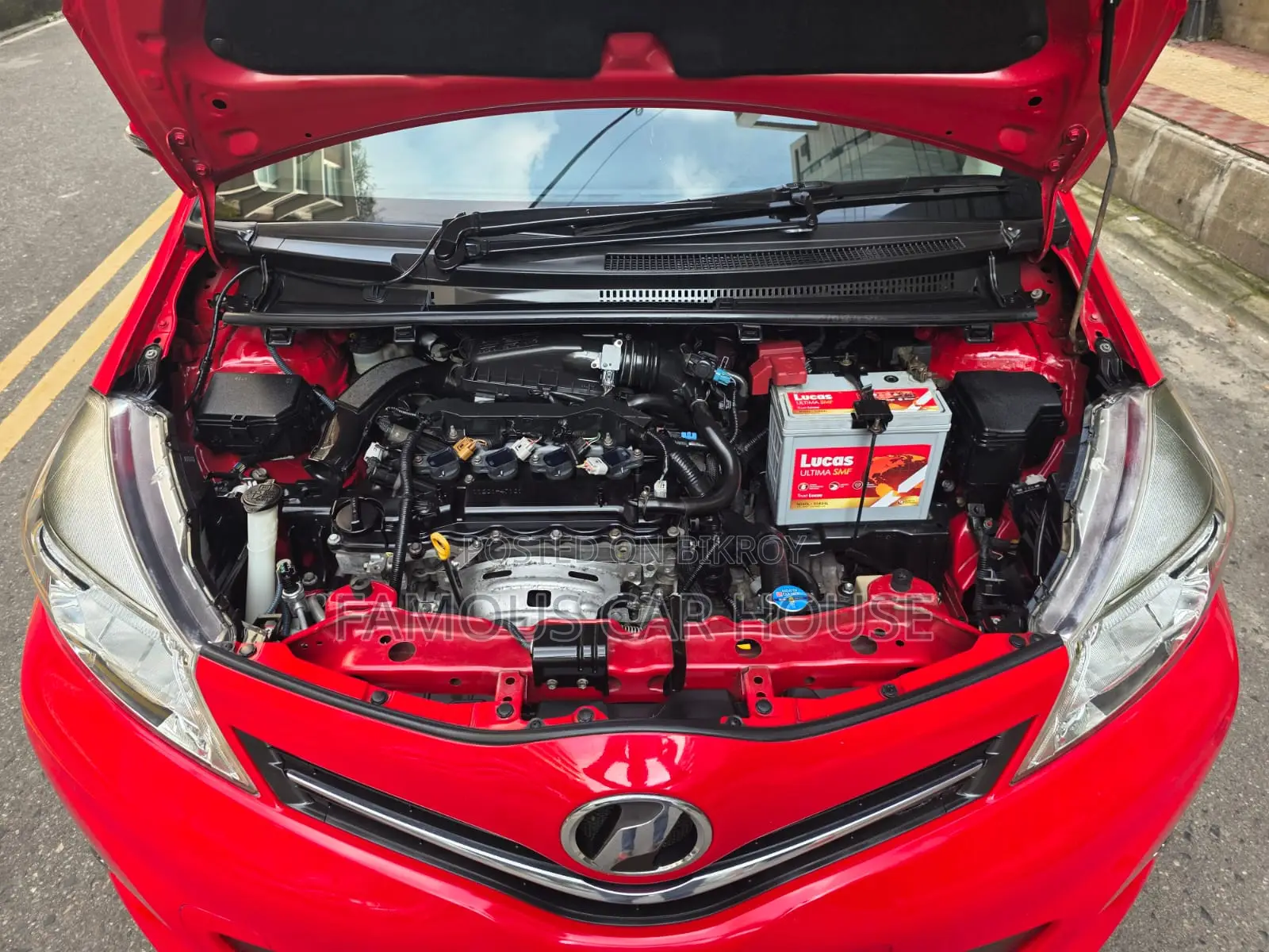 Toyota Vitz 1.3 Front Wheel Drive 5dr 2011 Red
