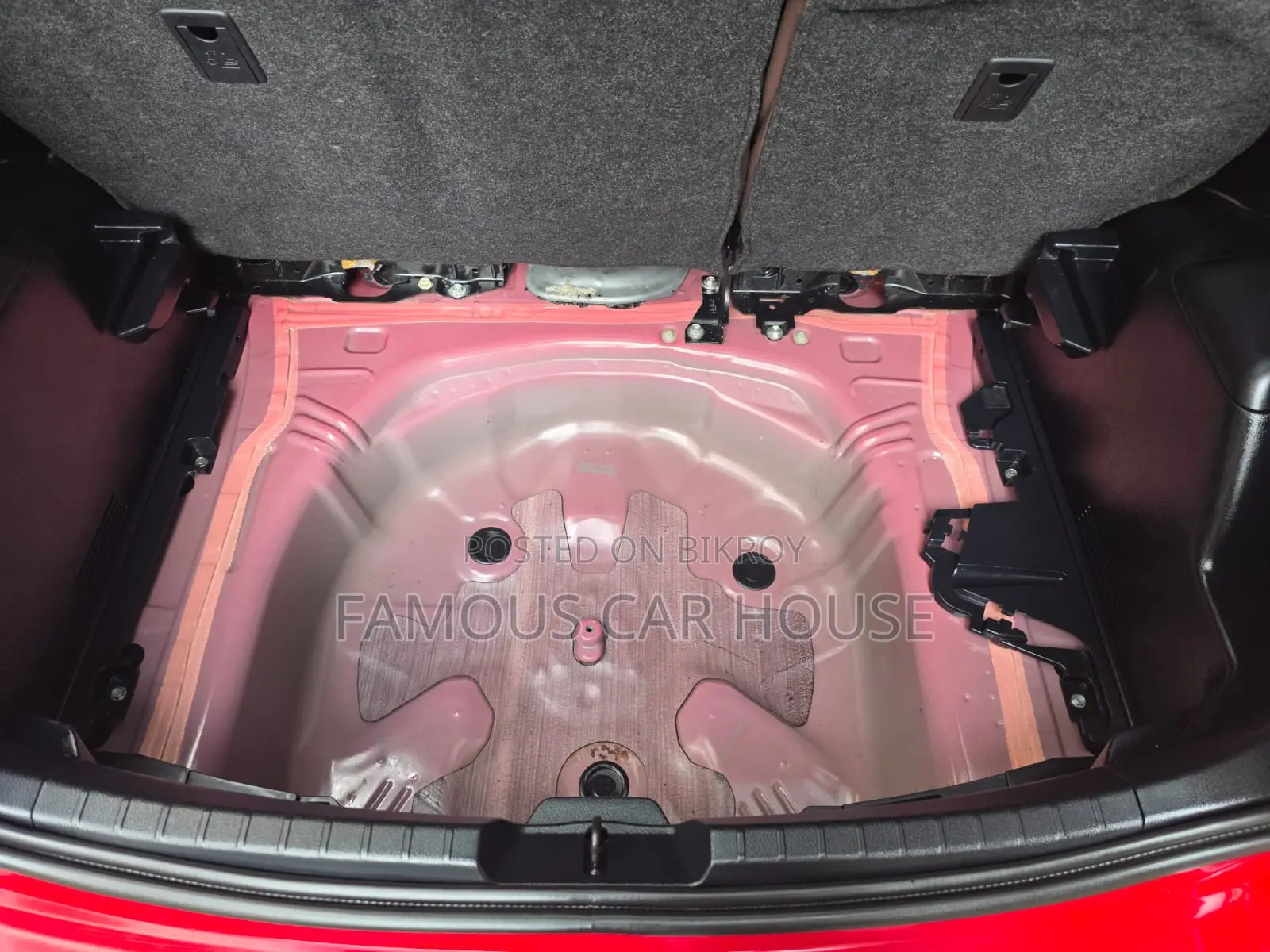 Toyota Vitz 1.3 Front Wheel Drive 5dr 2011 Red