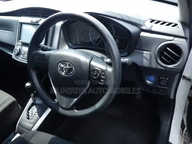 Toyota Corolla Fielder 1.5 Hybrid Front Wheel Drive 2021 White