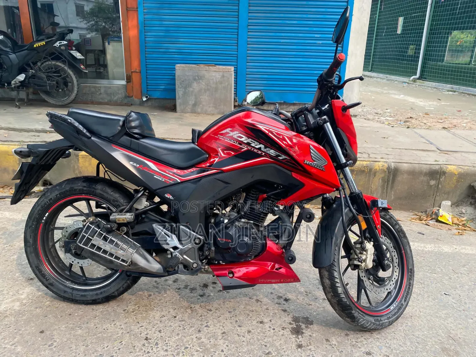 Honda Hornet 2023 Red