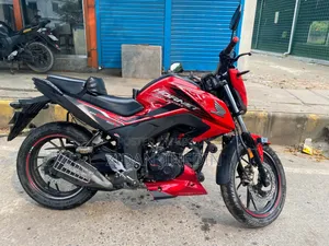Honda Hornet 2023 Red