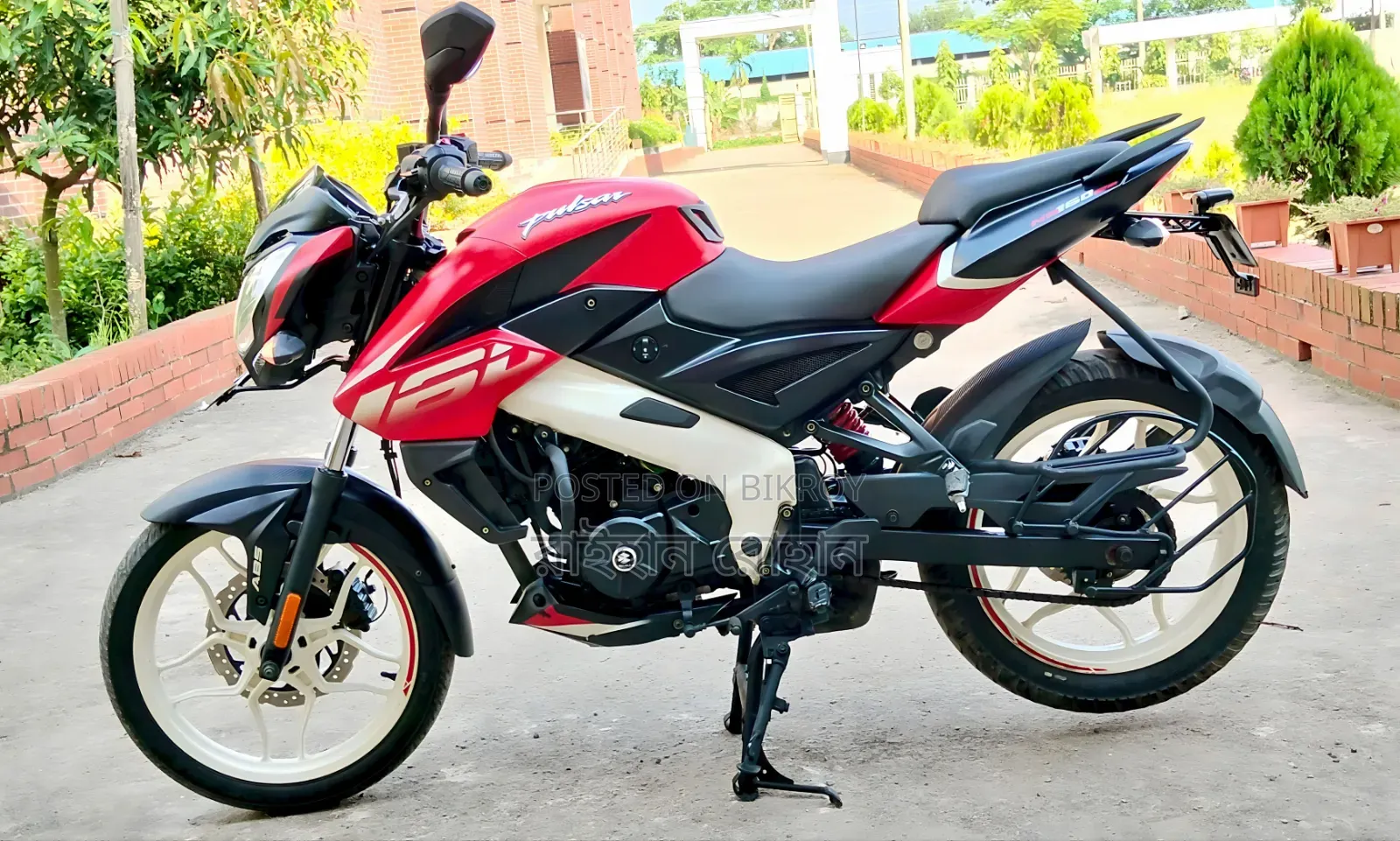 Bajaj Pulsar NS 160 2022 Red