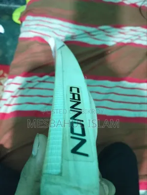 লেদার ক্রিকেট ব্যাট