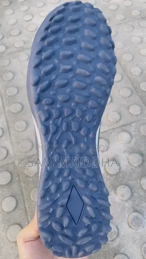 এফ৫০ অ্যাডিডাস টার্ফ বুট চীন থেকে আমদানীকৃত।