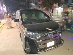 Toyota Noah 1.8 Front-Wheel Drive Hybrid (7 Seater) 2018 Black
