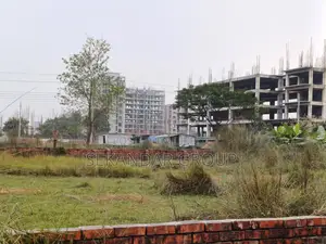 Close to 300' Feet 4 Katha Plot at Block-M, Bashundhara R/A