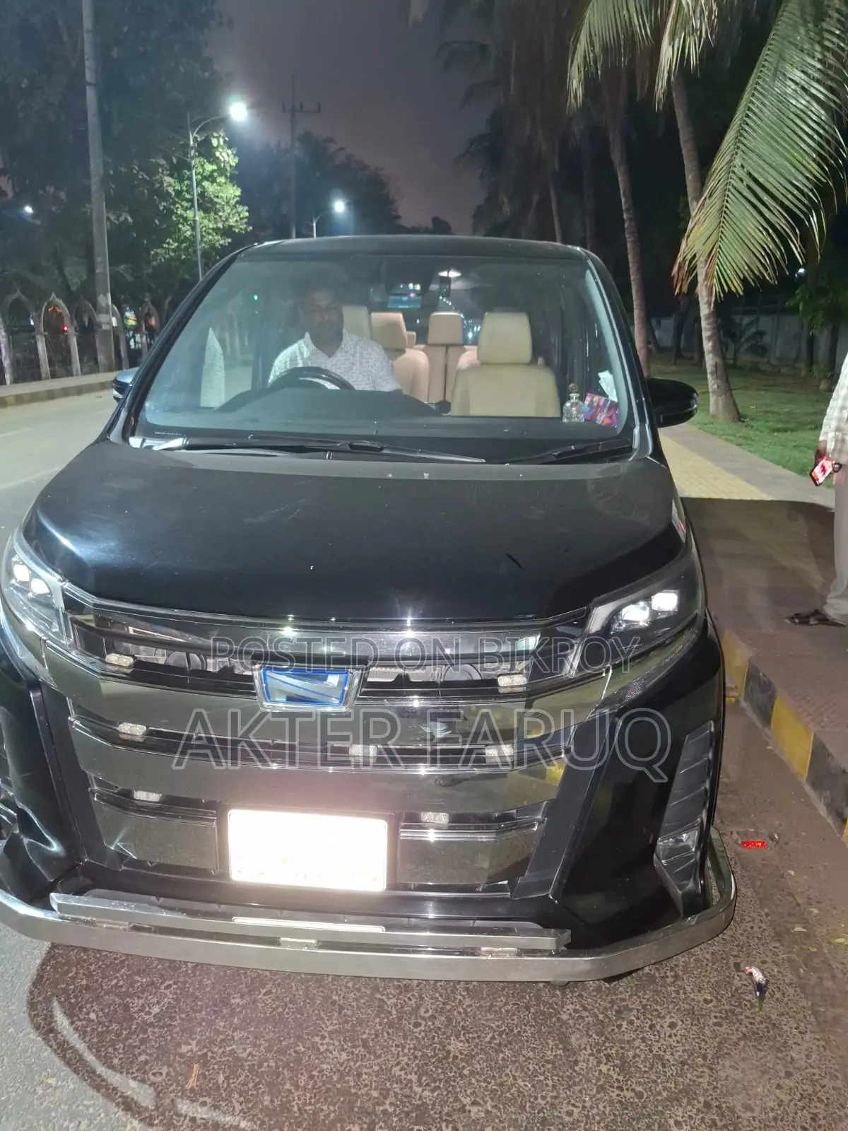 Toyota Noah 1.8 Front-Wheel Drive Hybrid (7 Seater) 2018 Black