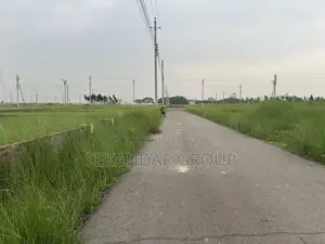 বাজার প্রতিদিনের কাছাকাছি ব্লক-এন এ ৩ কাঠার দক্ষিণমুখী প্লট